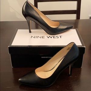Nine West Black Leather Heels Pumps 6 NWFLAX